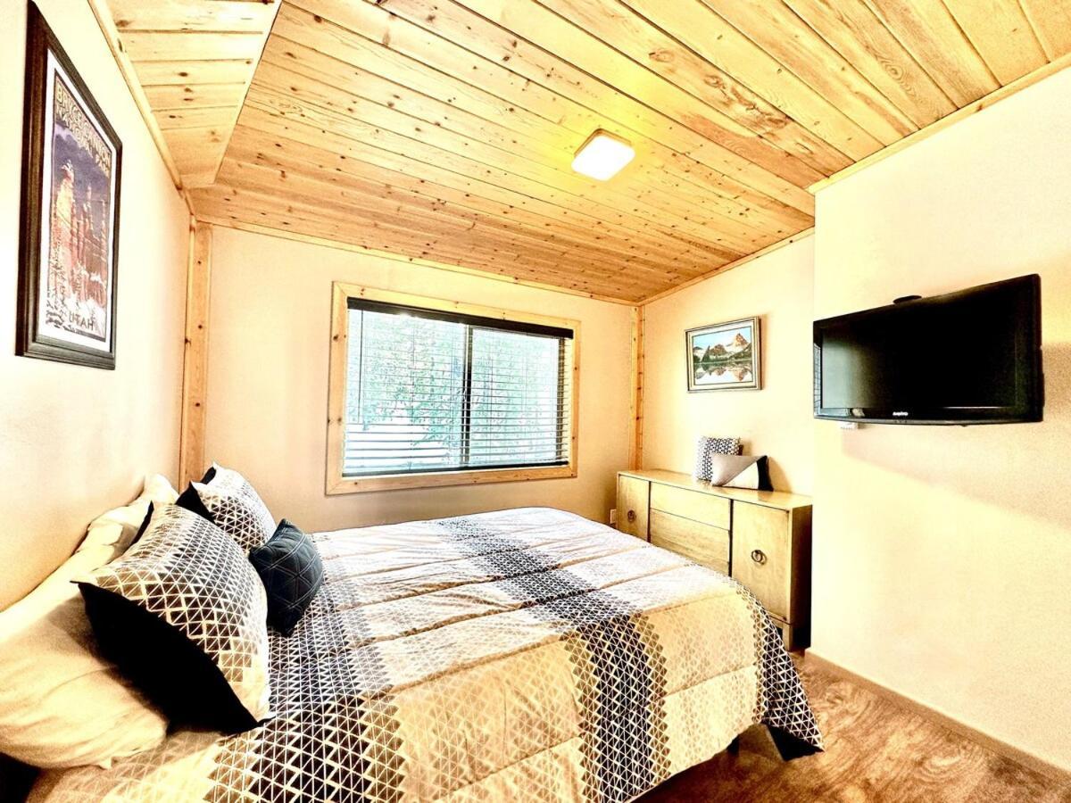 Lovely Log Cabin With Fire Pit! Duck Creek Village Dış mekan fotoğraf